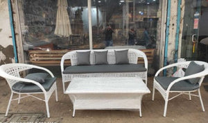 Comfortable Outdoor Furniture Set in White Color for Relaxation