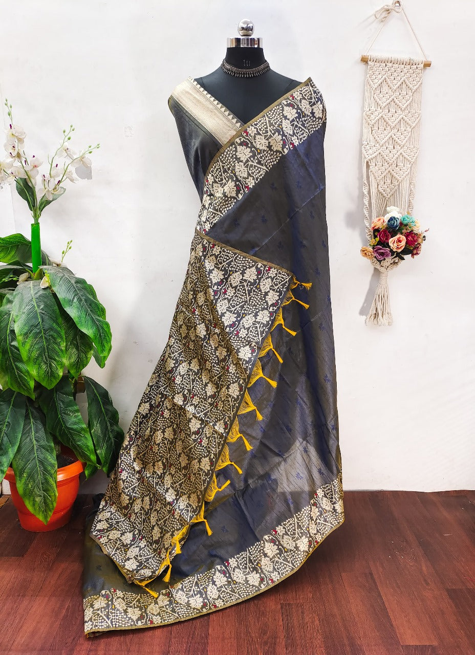 Gray banglori Handloom raw silk saree with contrast jamdani weaving pallu
