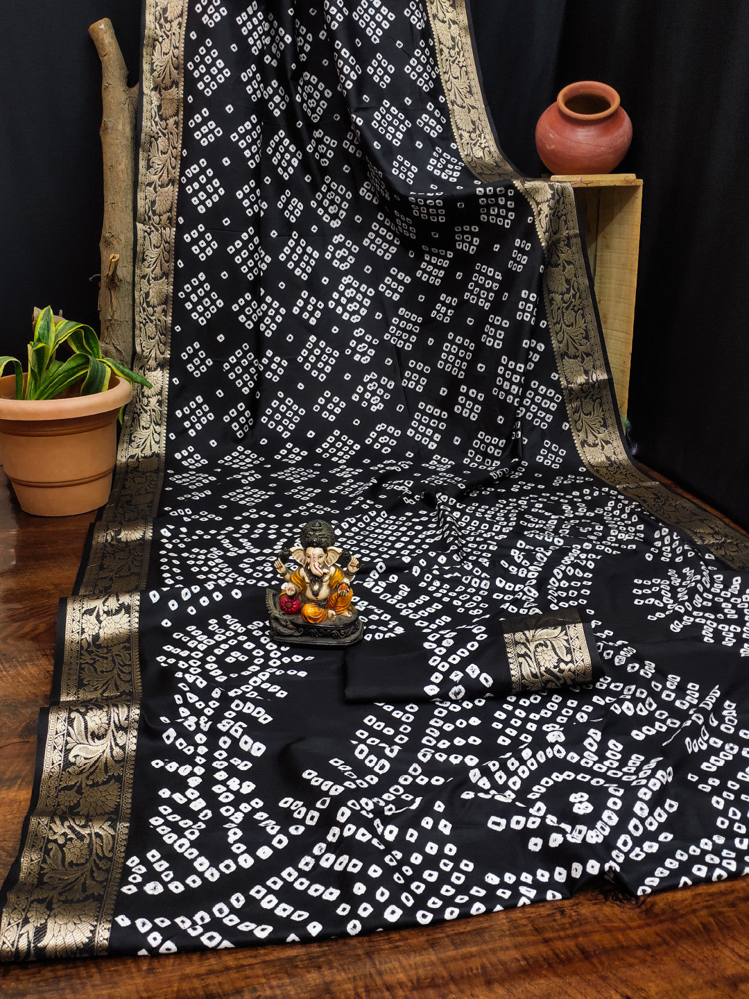 Bandhej Bandhani saree with zari weaving work